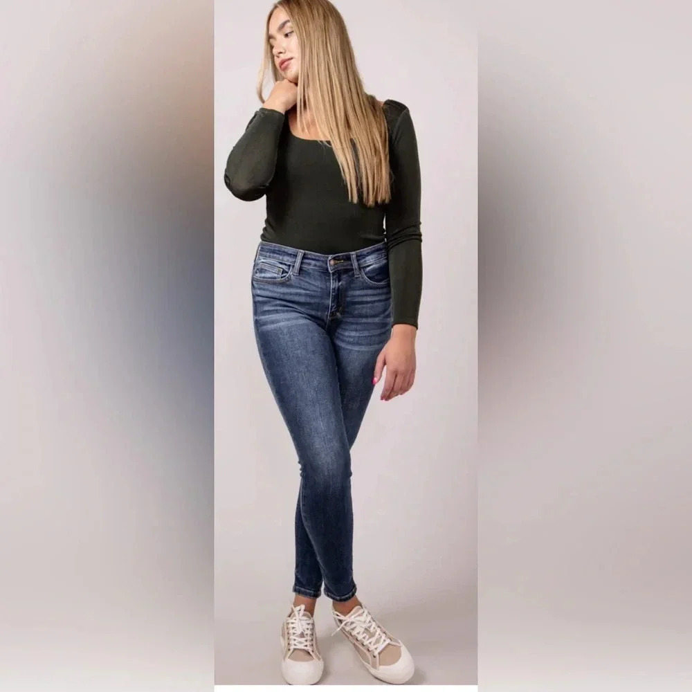 Judy Blue Mid Rise Skinny Fit Jeans Size 32